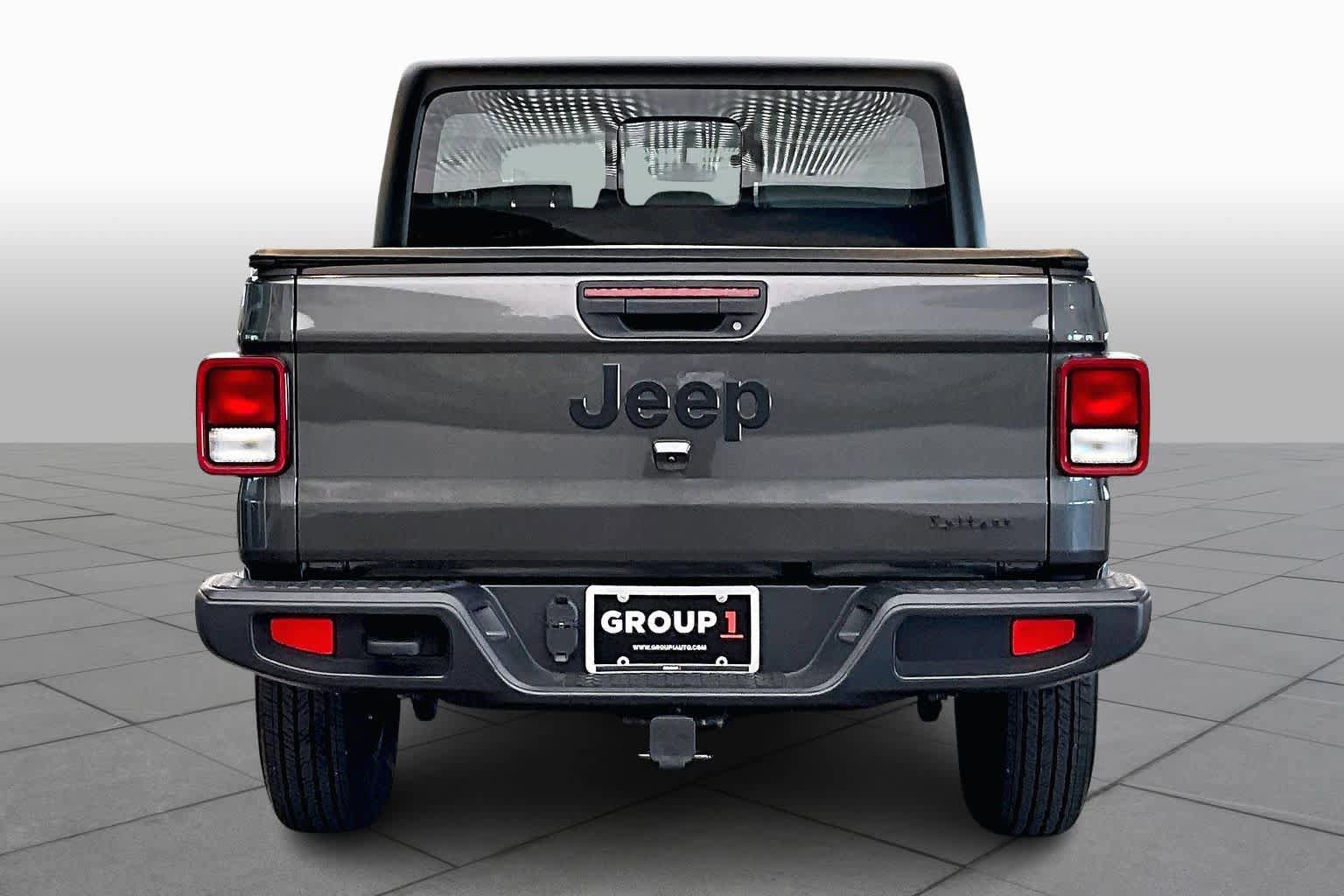 Used 2024 Jeep Gladiator Sport image 5