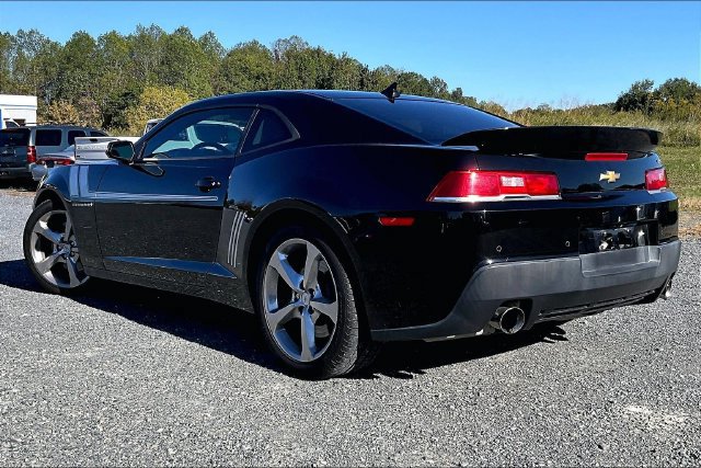 Used 2015 Chevrolet Camaro SS RWD image 3