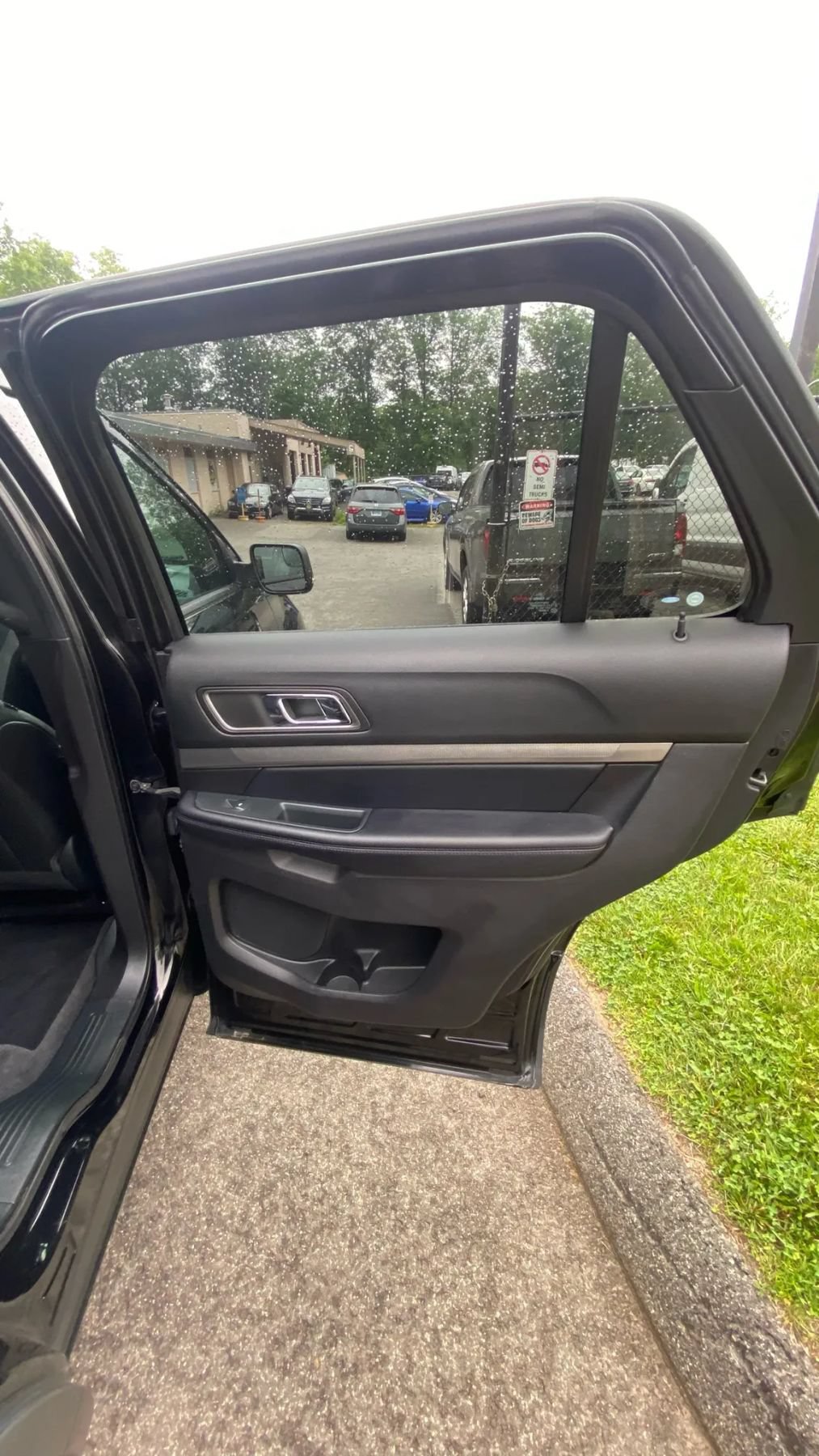 Used 2018 Ford Explorer XLT w/ Equipment Group 202A AWD/4WD image 15