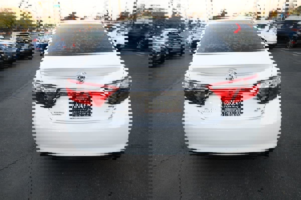 Used 2015 Toyota Camry SE image 5