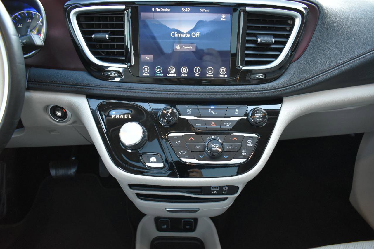 Used 2020 Chrysler Pacifica Limited image 19