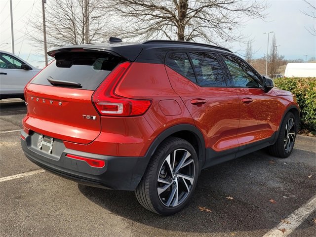 Used 2022 Volvo XC40 T5 R-Design w/ Advanced Package image 5