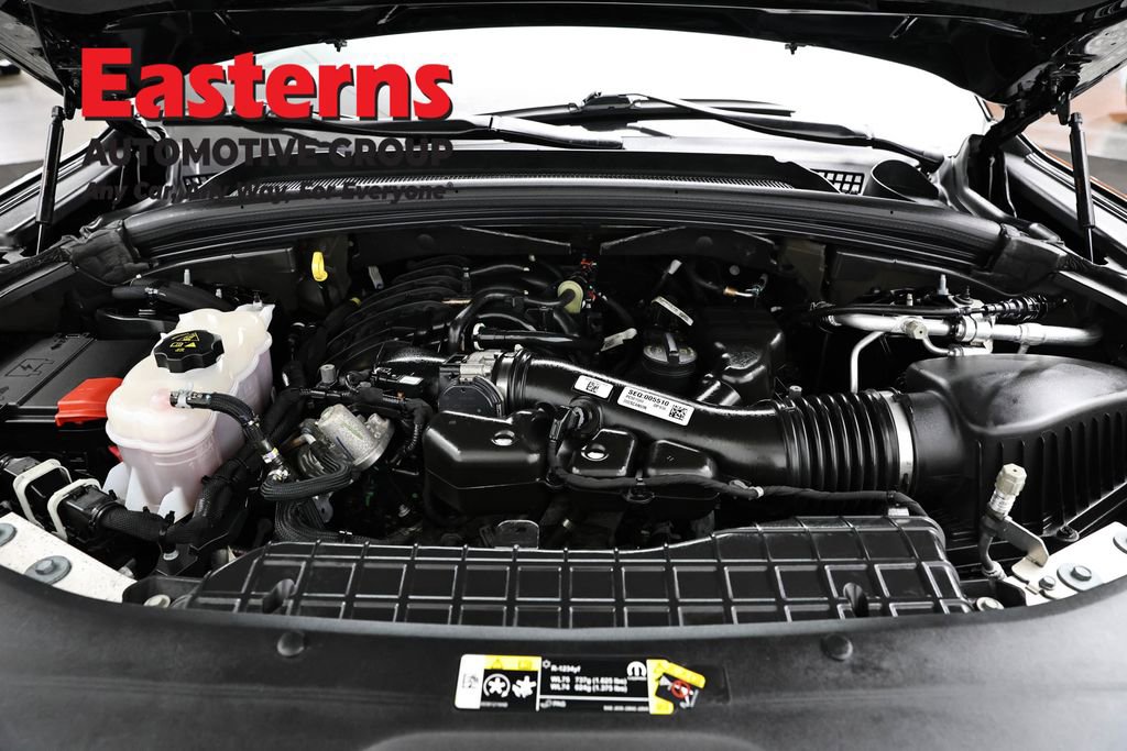 Used 2023 Jeep Grand Cherokee Limited w/ Black Appearance Package AWD/4WD image 7
