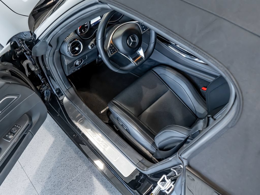 Used 2018 Mercedes-Benz AMG GT Roadster image 4