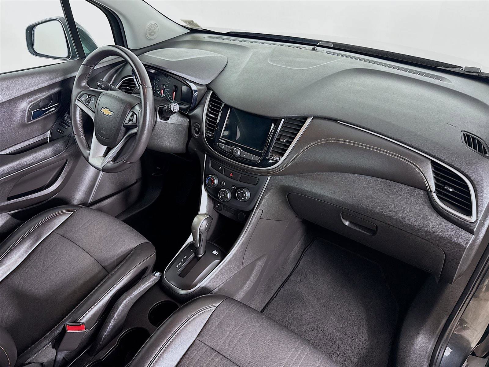 Used 2018 Chevrolet Trax LT w/ LT Convenience Package image 27