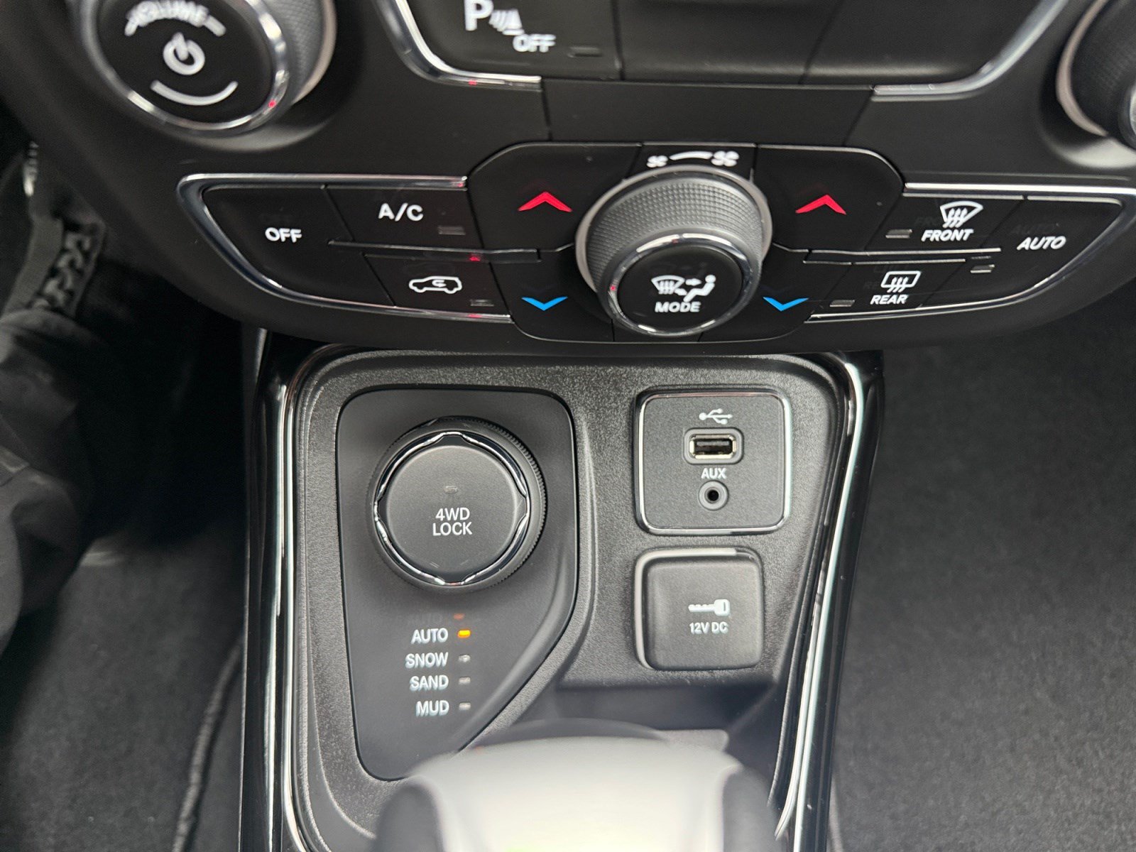 Used 2018 Jeep Compass Limited w/ Navigation Group AWD/4WD image 29