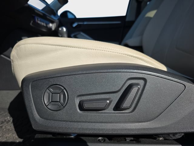Used 2023 Audi Q3 2.0T Premium Plus w/ Premium Plus Package AWD/4WD image 31