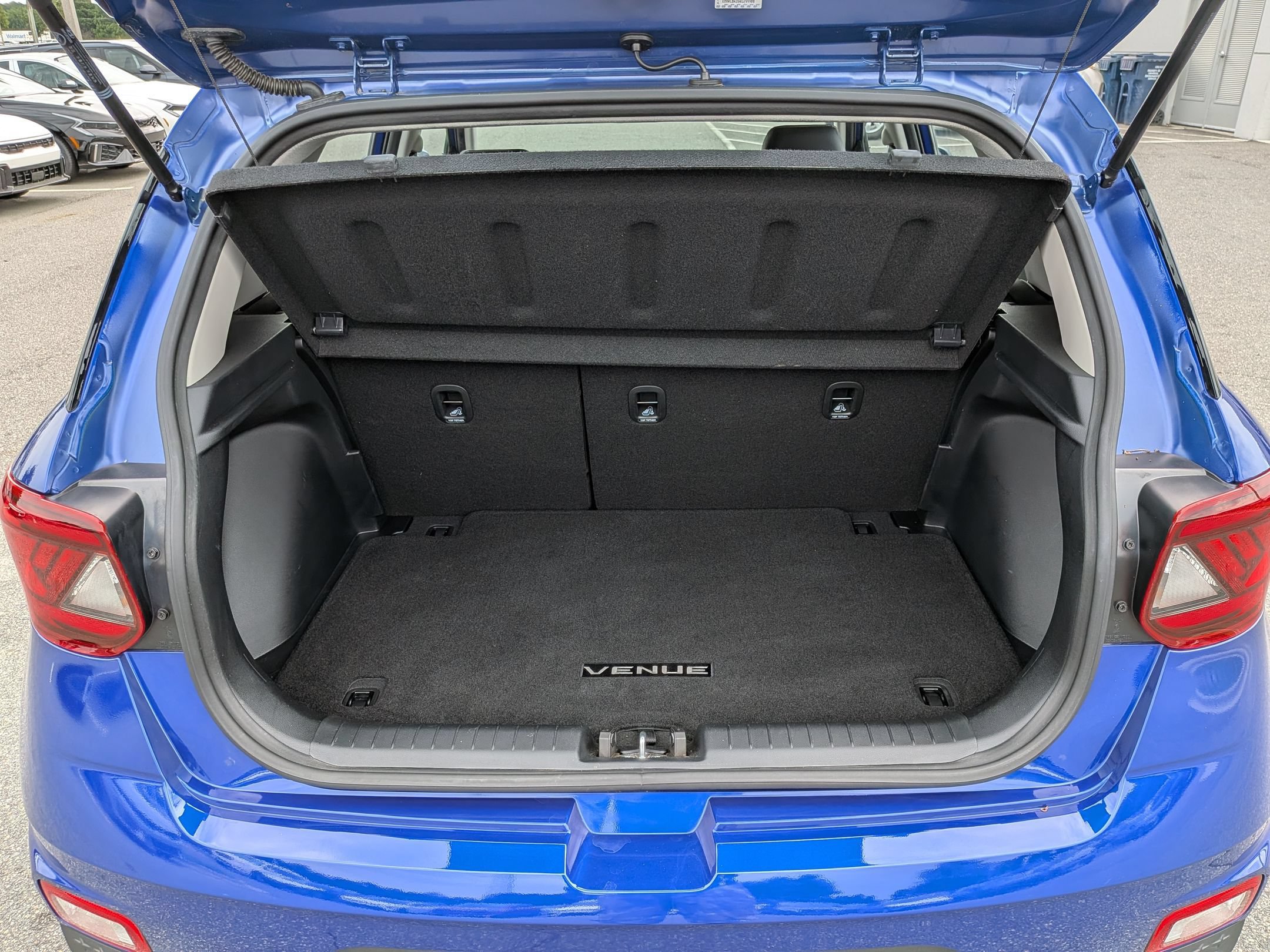 Used 2024 Hyundai Venue Limited FWD image 32