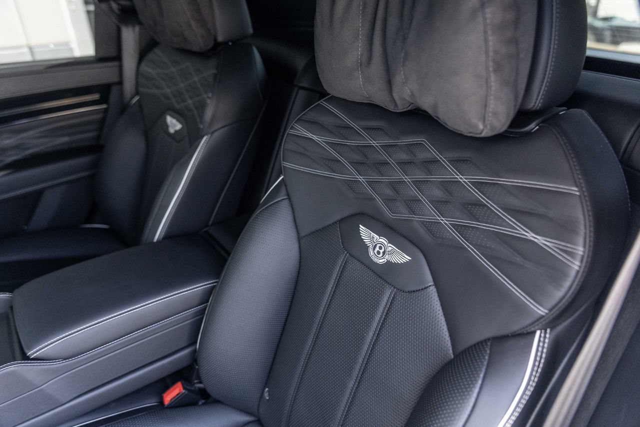 Certified 2023 Bentley Bentayga Extended Wheelbase AWD/4WD image 50