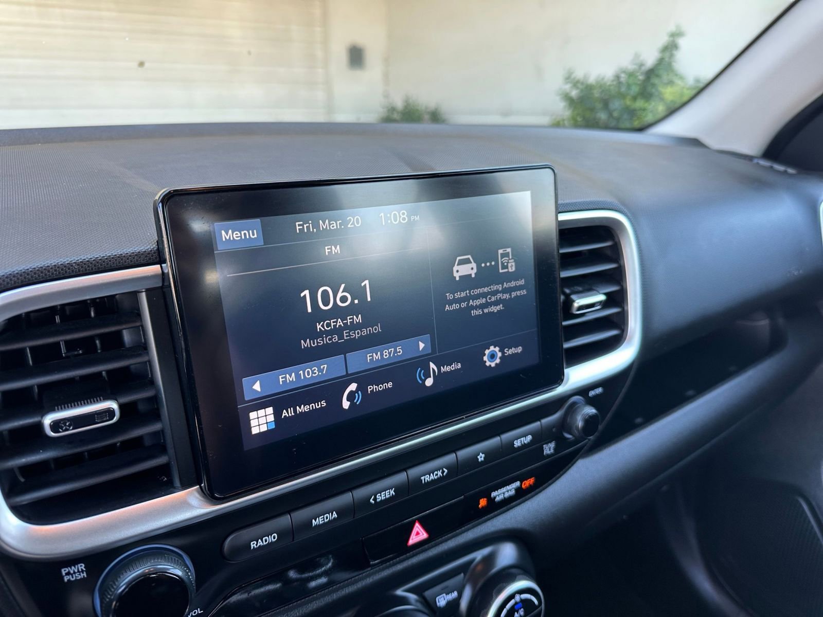 Used 2025 Hyundai Venue SEL image 20