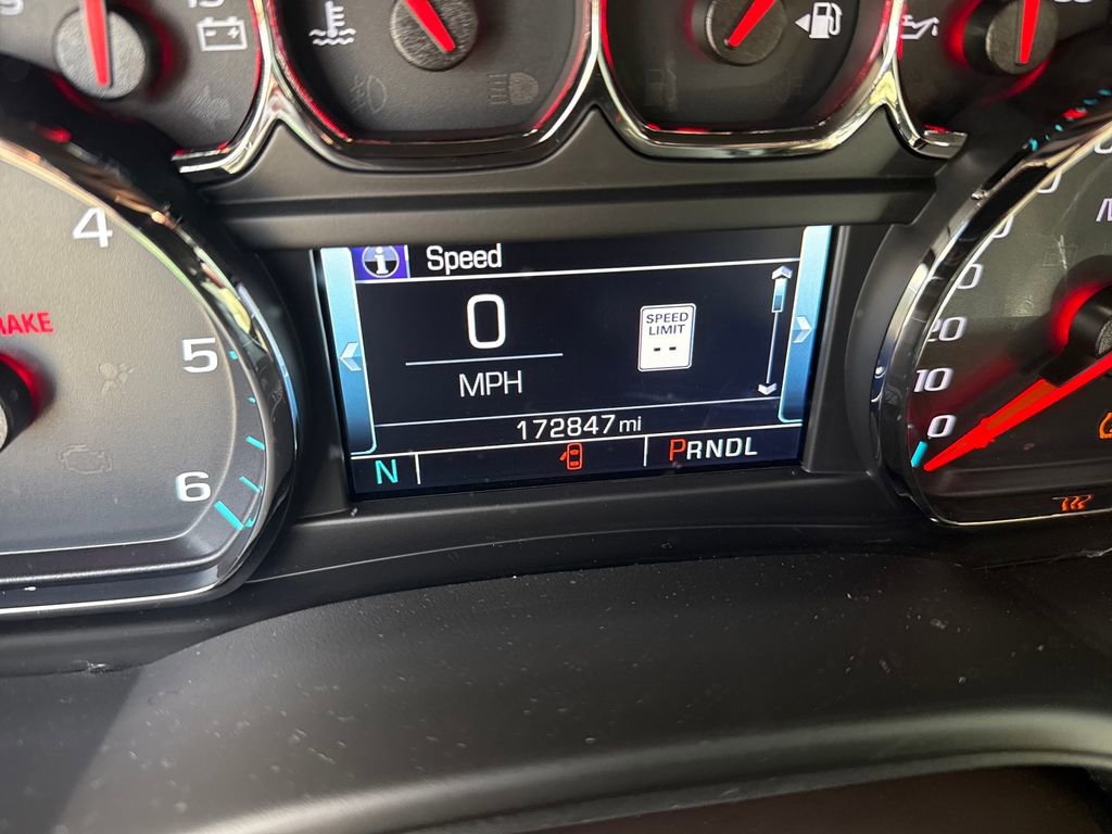 Used 2018 Chevrolet Suburban LT RWD image 23