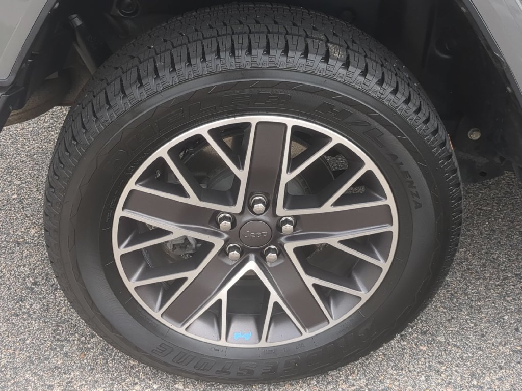 Used 2022 Jeep Wrangler Unlimited Sahara AWD/4WD image 13
