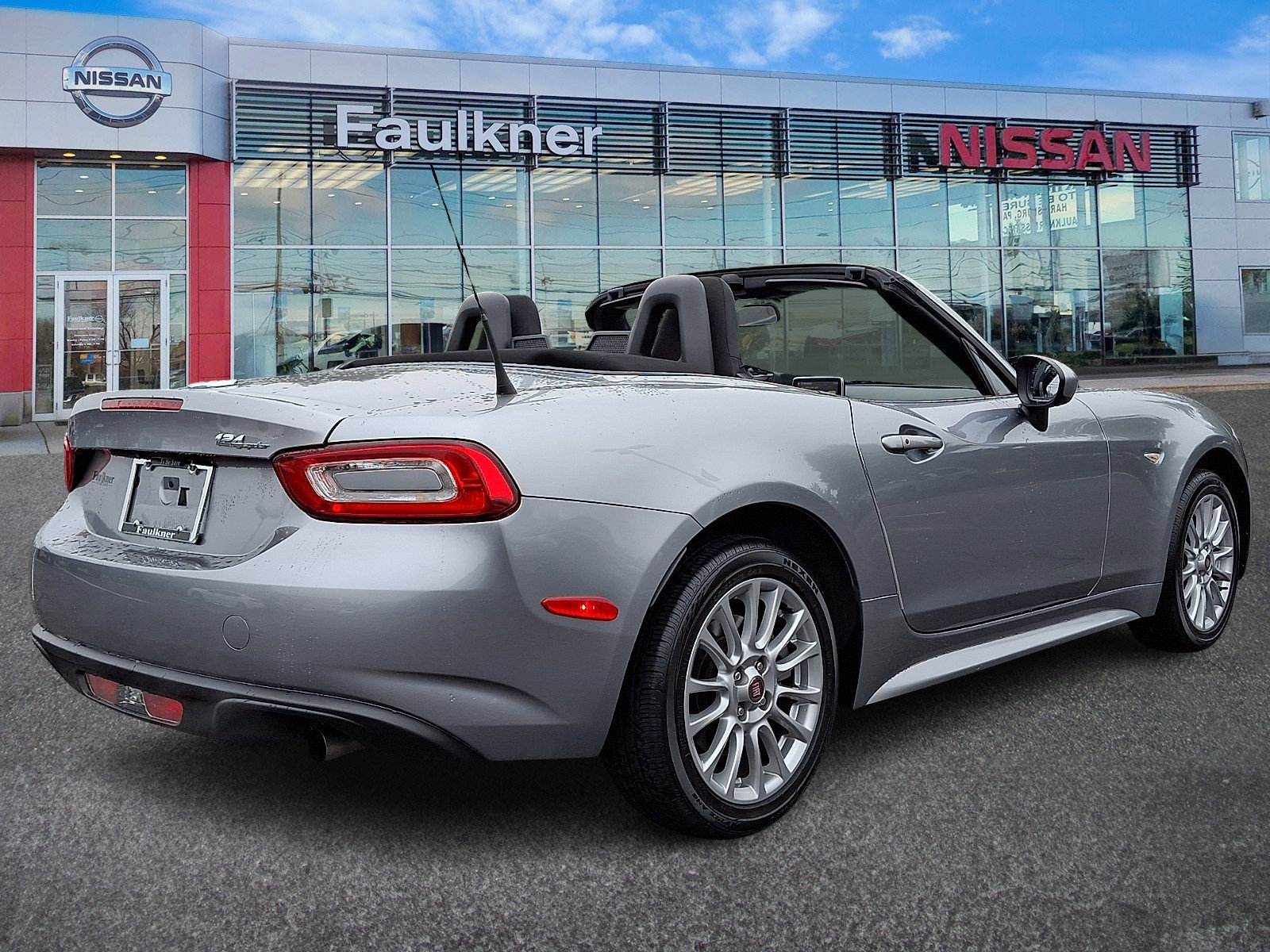 Used 2017 FIAT 124 Spider Classica RWD image 6