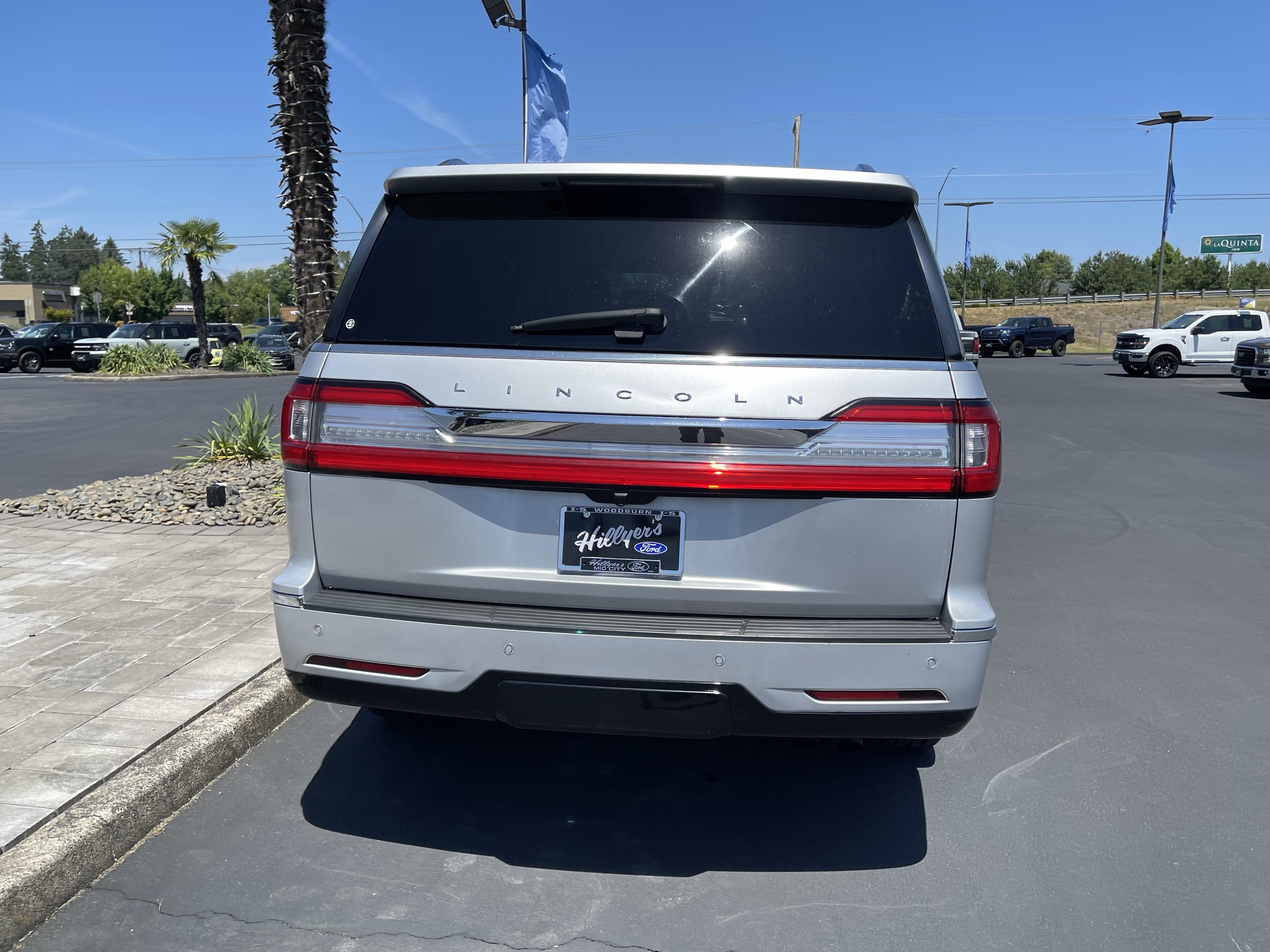 Used 2019 Lincoln Navigator Select AWD/4WD image 4