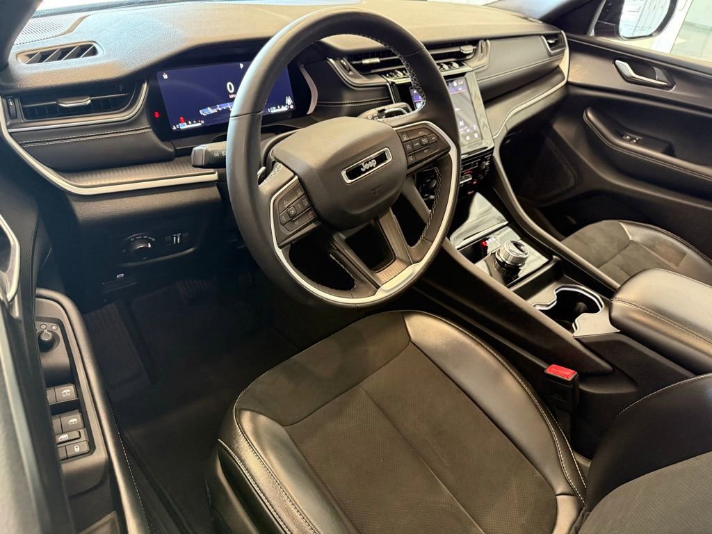 Used 2024 Jeep Grand Cherokee L Altitude AWD/4WD image 26
