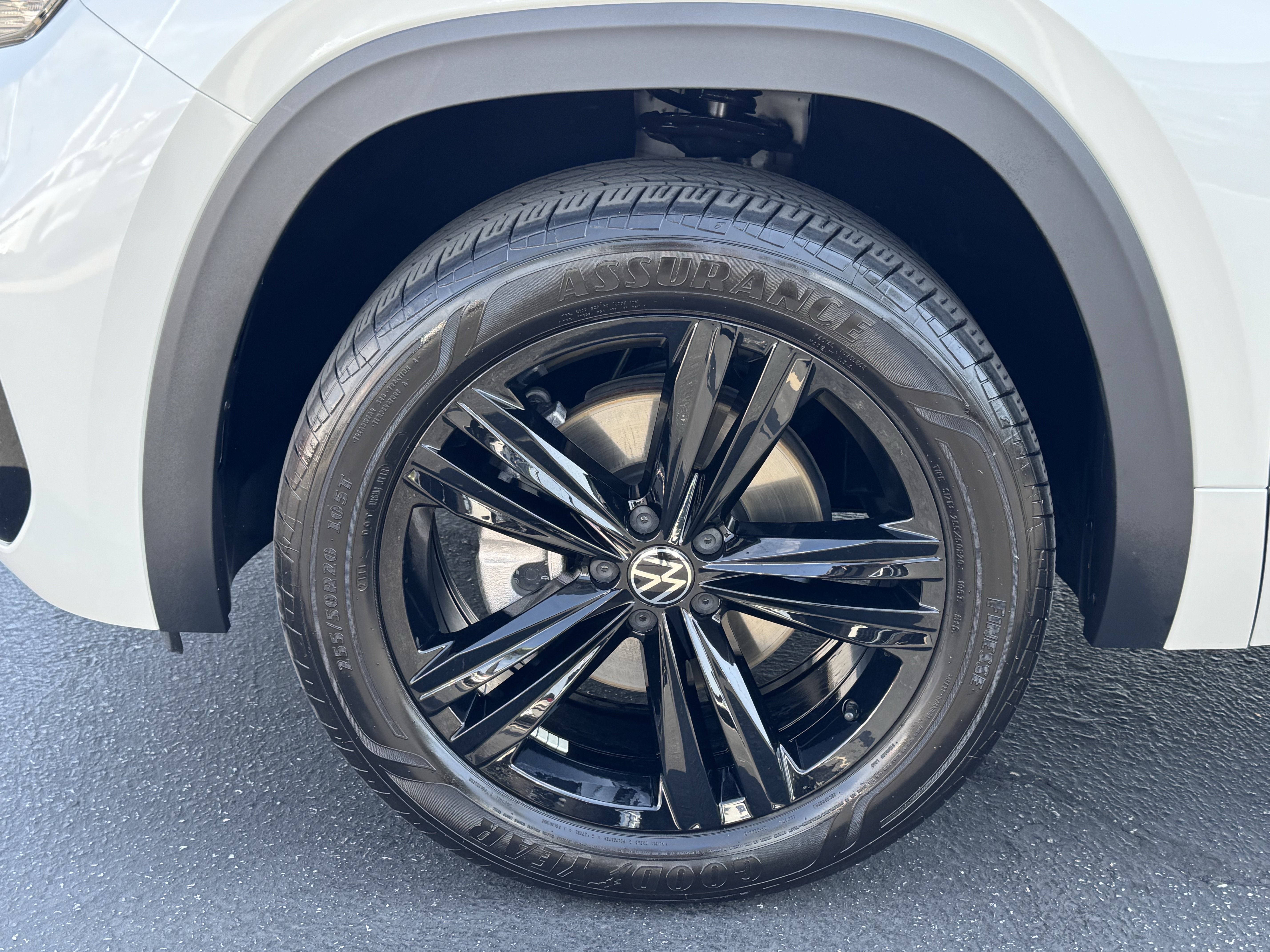 Certified 2023 Volkswagen Atlas Cross Sport SEL R-Line AWD/4WD image 15
