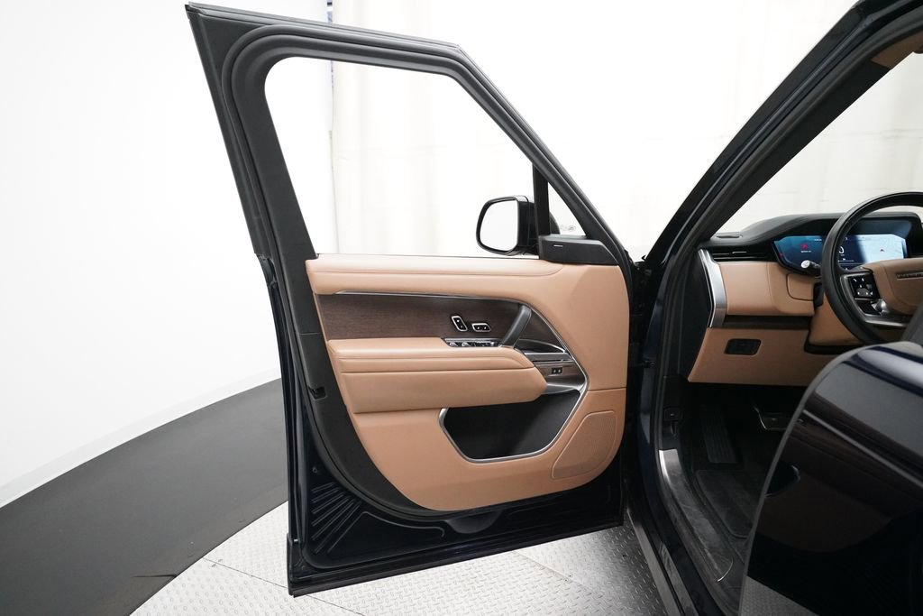 Used 2023 Land Rover Range Rover SE image 28