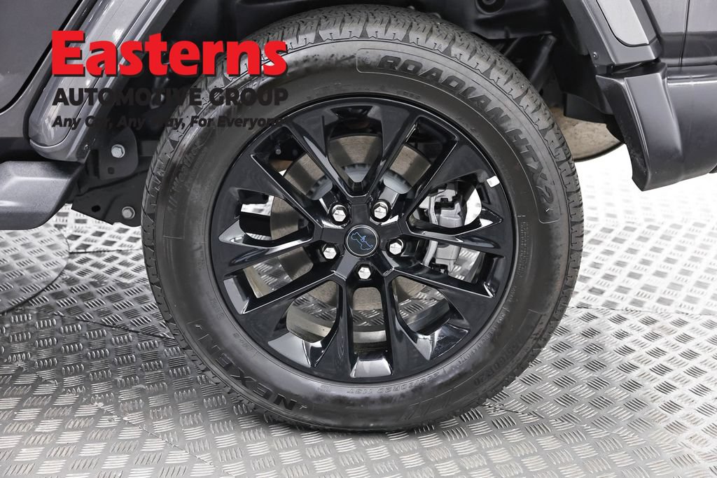 Used 2025 Jeep Wrangler Unlimited Sahara AWD/4WD image 30
