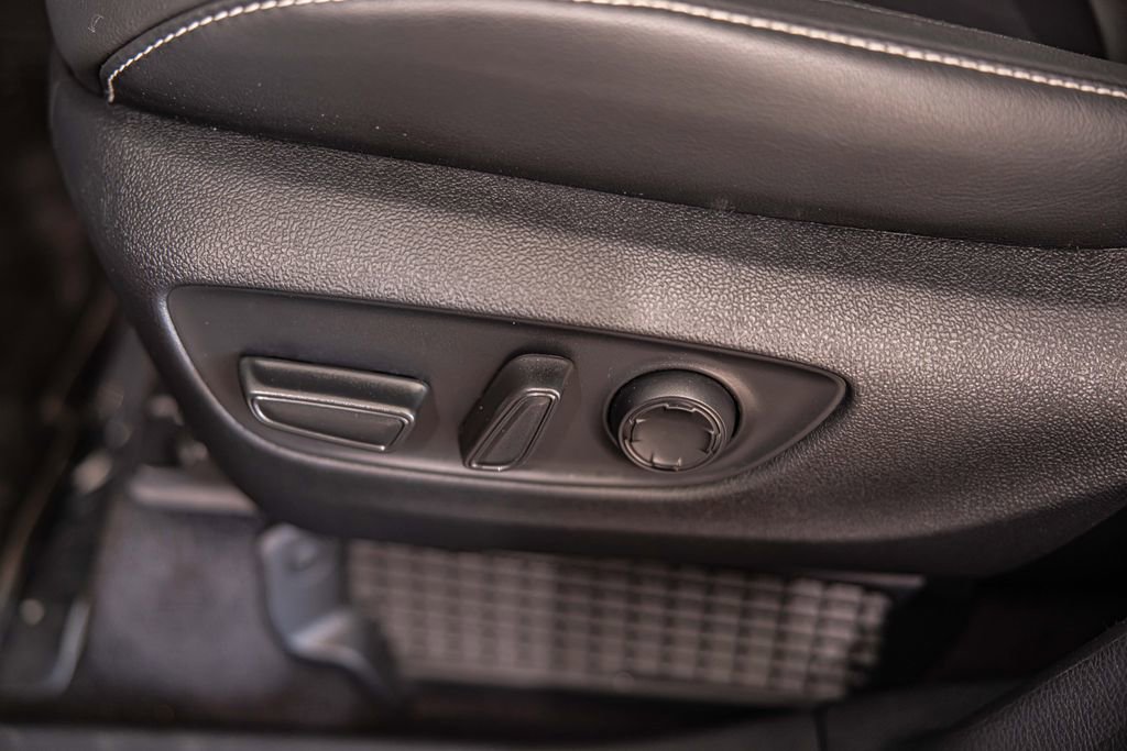 Used 2025 Toyota Sienna XSE image 25