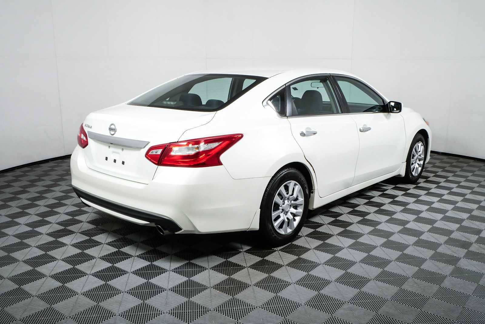 Used 2017 Nissan Altima 2.5 S w/ Power Driver Seat Package FWD image 3