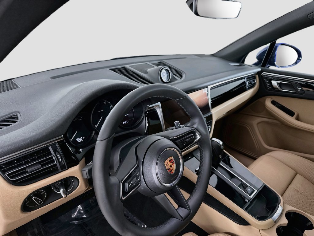 Certified 2026 Porsche Macan AWD/4WD image 4