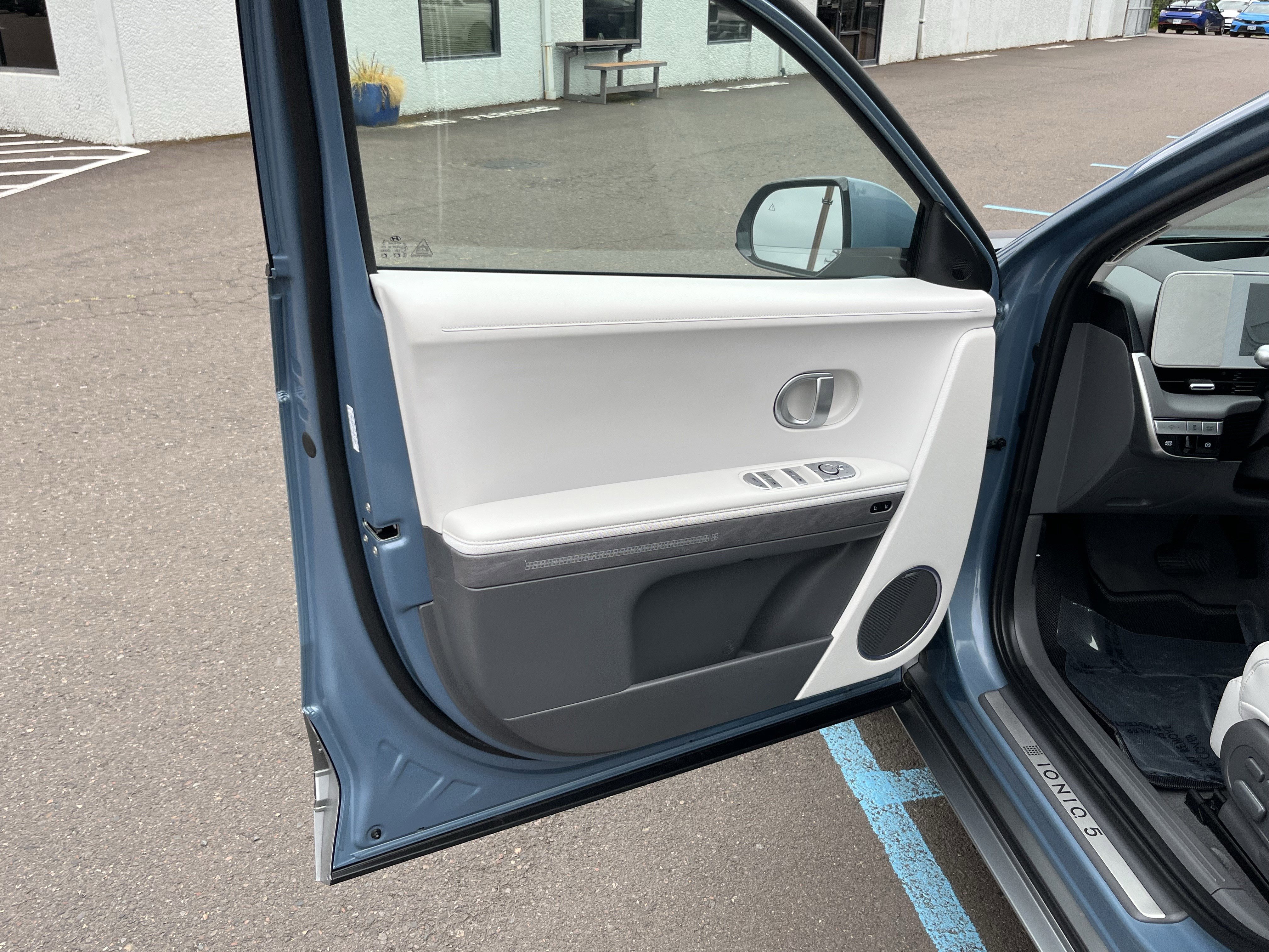 Certified 2024 Hyundai Ioniq 5 Limited AWD/4WD image 16