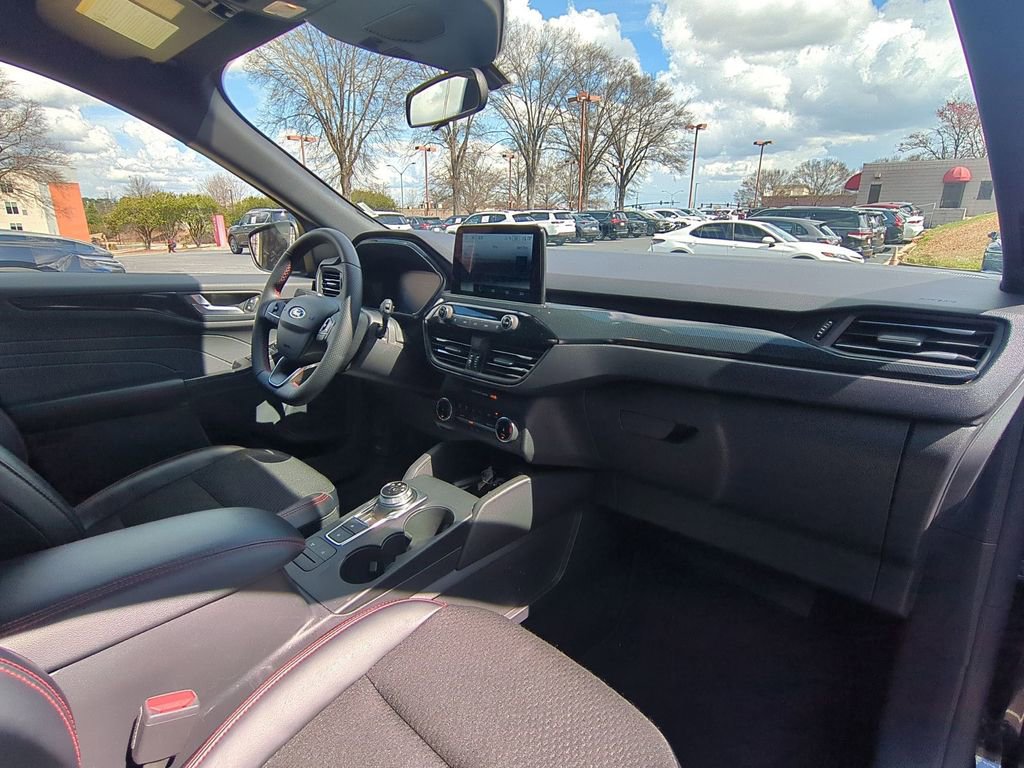 Used 2025 Ford Escape ST-Line image 31
