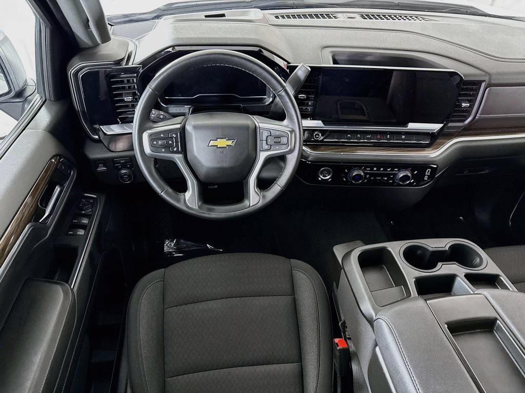 Used 2024 Chevrolet Silverado 1500 LT AWD/4WD image 3