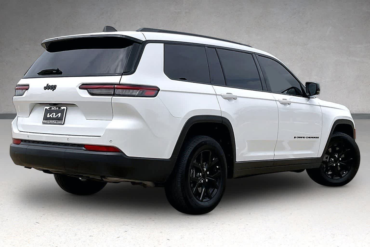 Used 2025 Jeep Grand Cherokee L Altitude RWD image 20