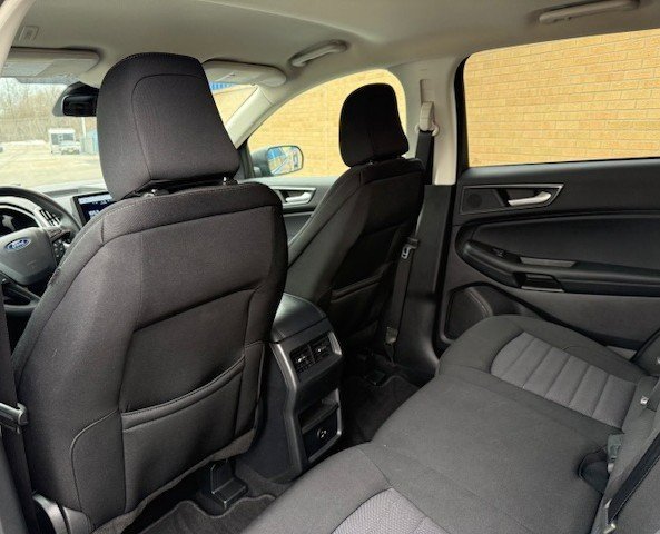 Used 2021 Ford Edge SE image 16