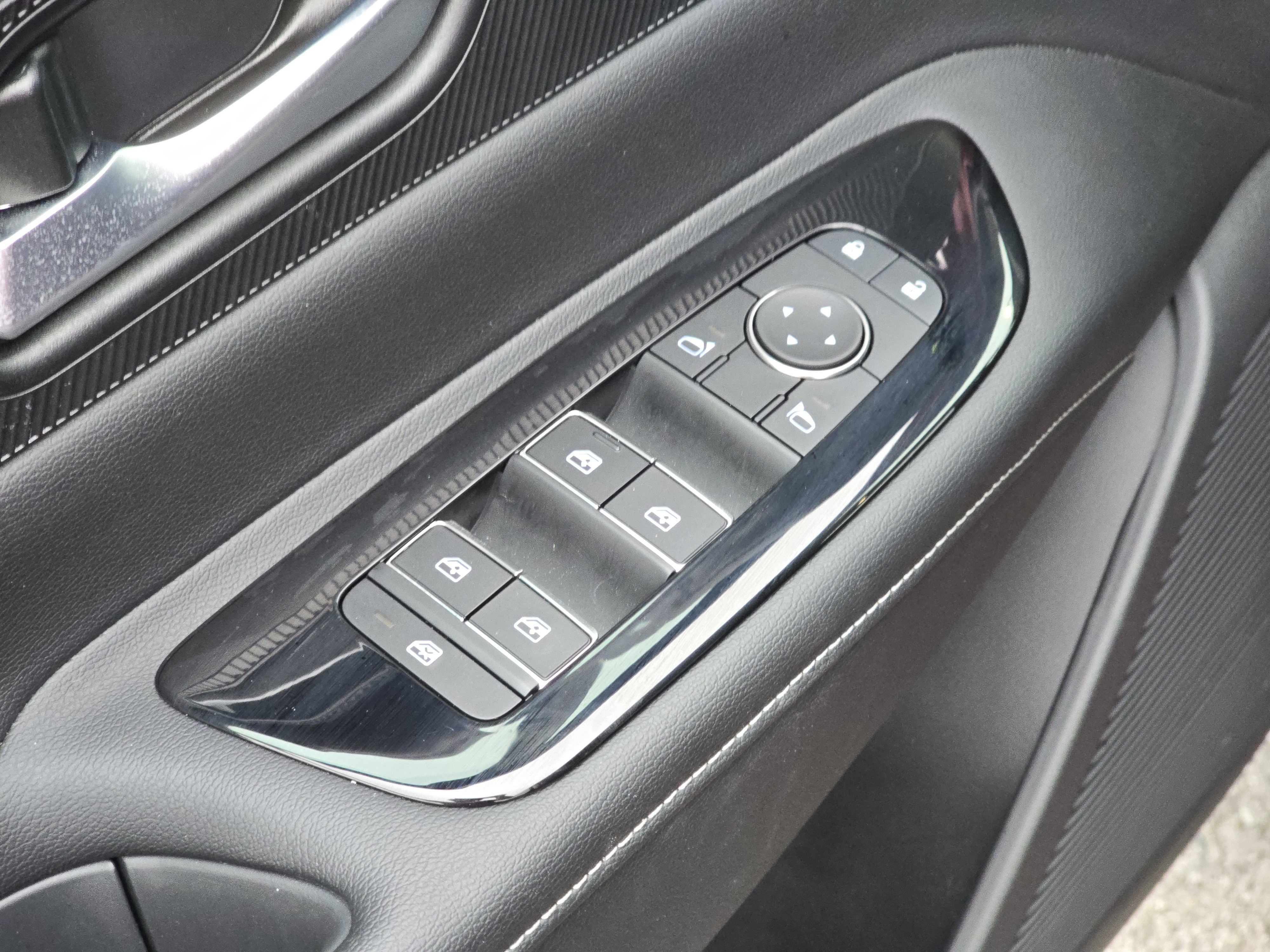 Used 2025 Nissan Murano SV image 31