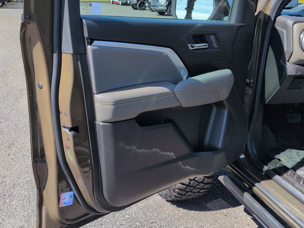 Used 2025 Chevrolet Colorado ZR2 w/ ZR2 Bison Edition image 9