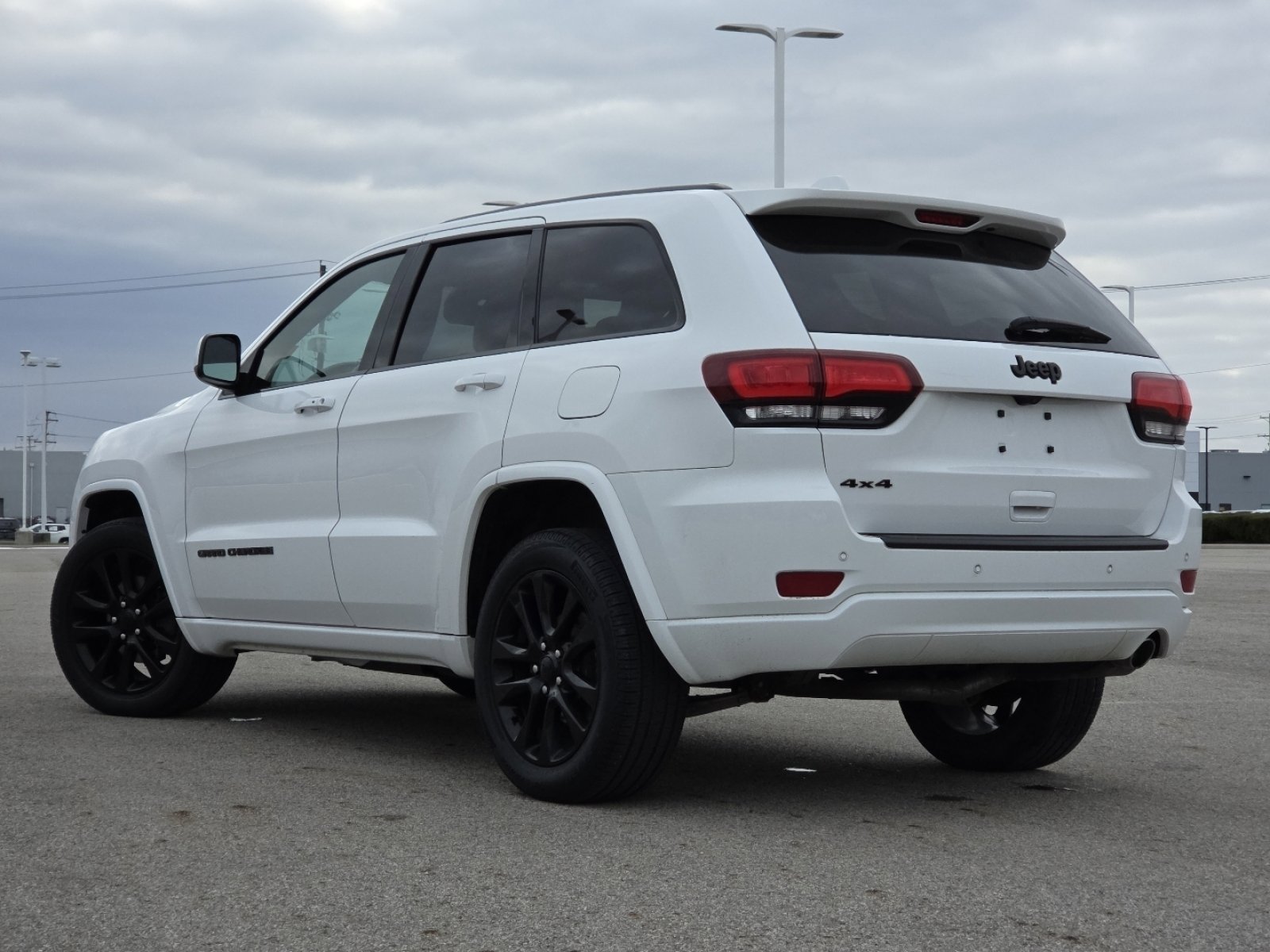 Used 2019 Jeep Grand Cherokee Altitude image 15