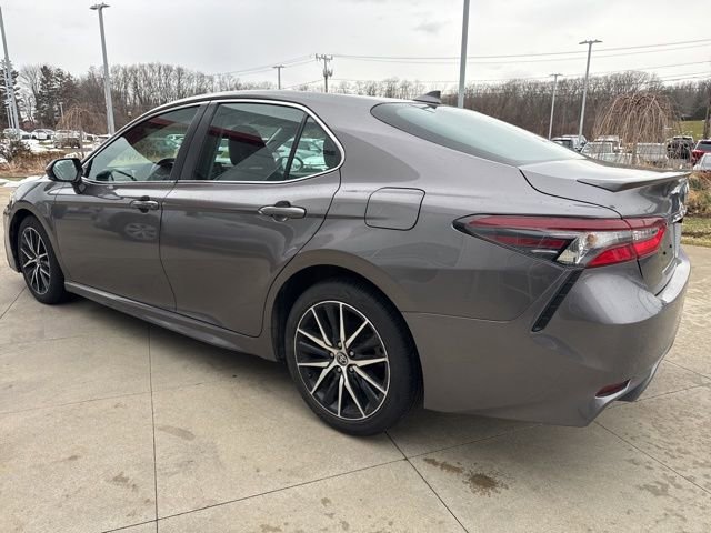 Used 2023 Toyota Camry SE image 5