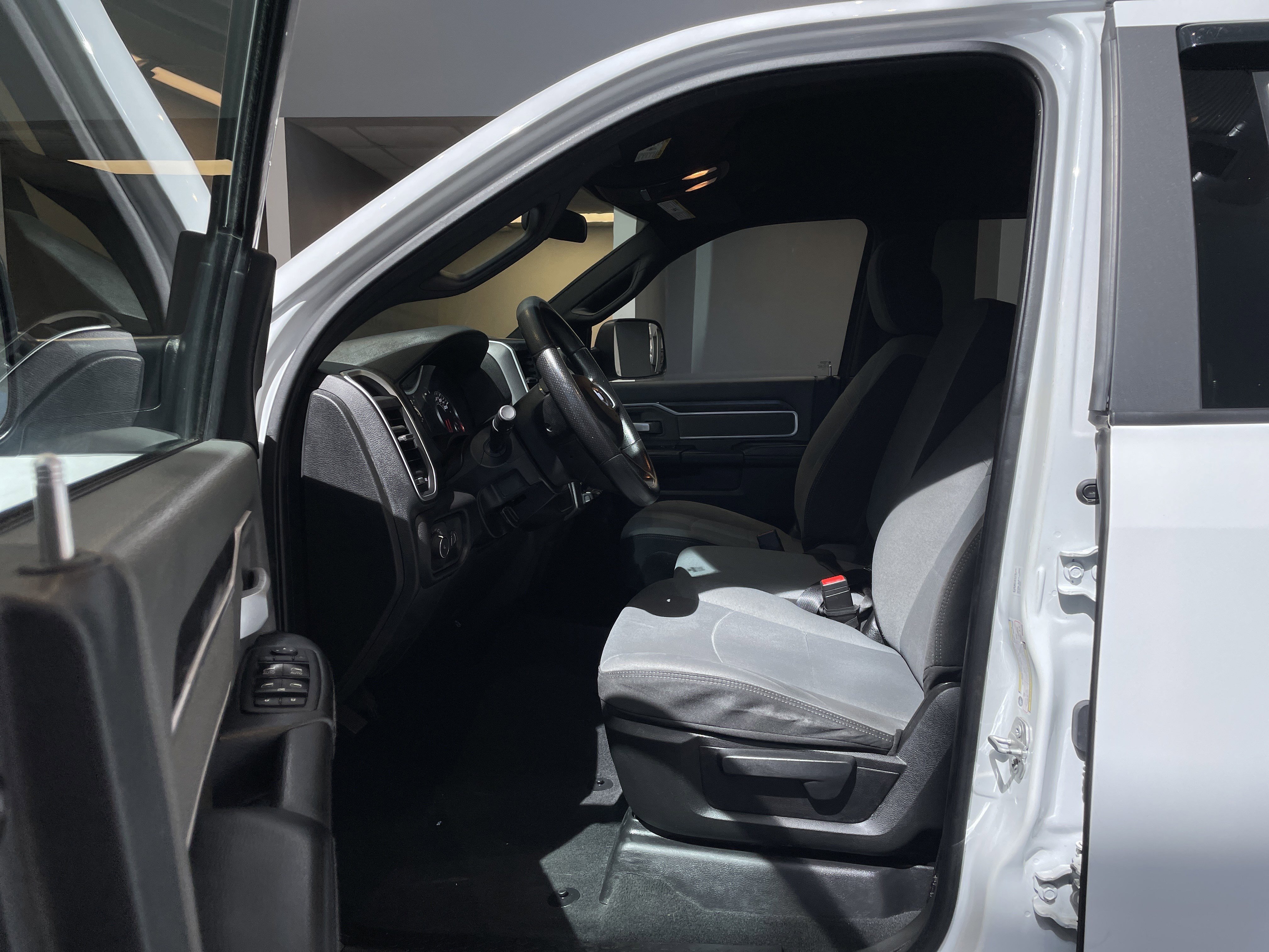 Used 2022 RAM 3500 Big Horn AWD/4WD image 18