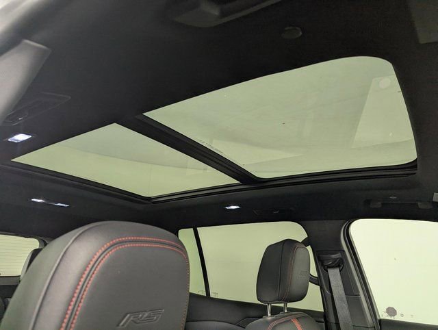 Used 2024 Chevrolet Traverse RS image 25