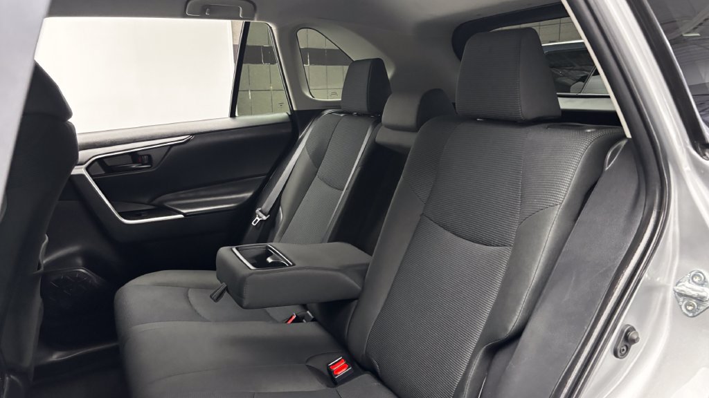 Certified 2025 Toyota RAV4 LE FWD image 28
