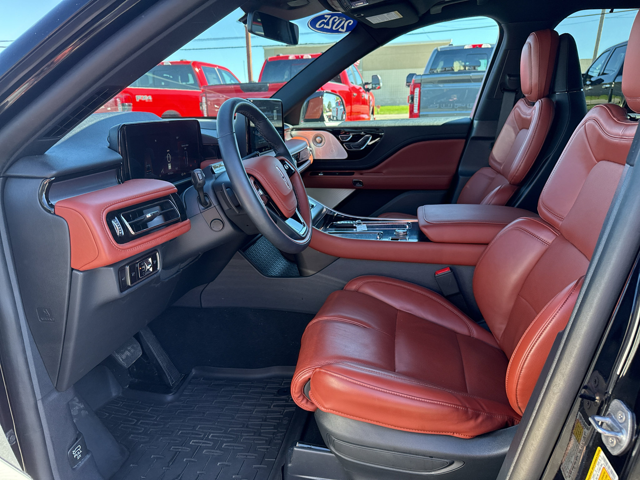Used 2025 Lincoln Aviator Reserve w/ Equipment Group 201A AWD/4WD image 11