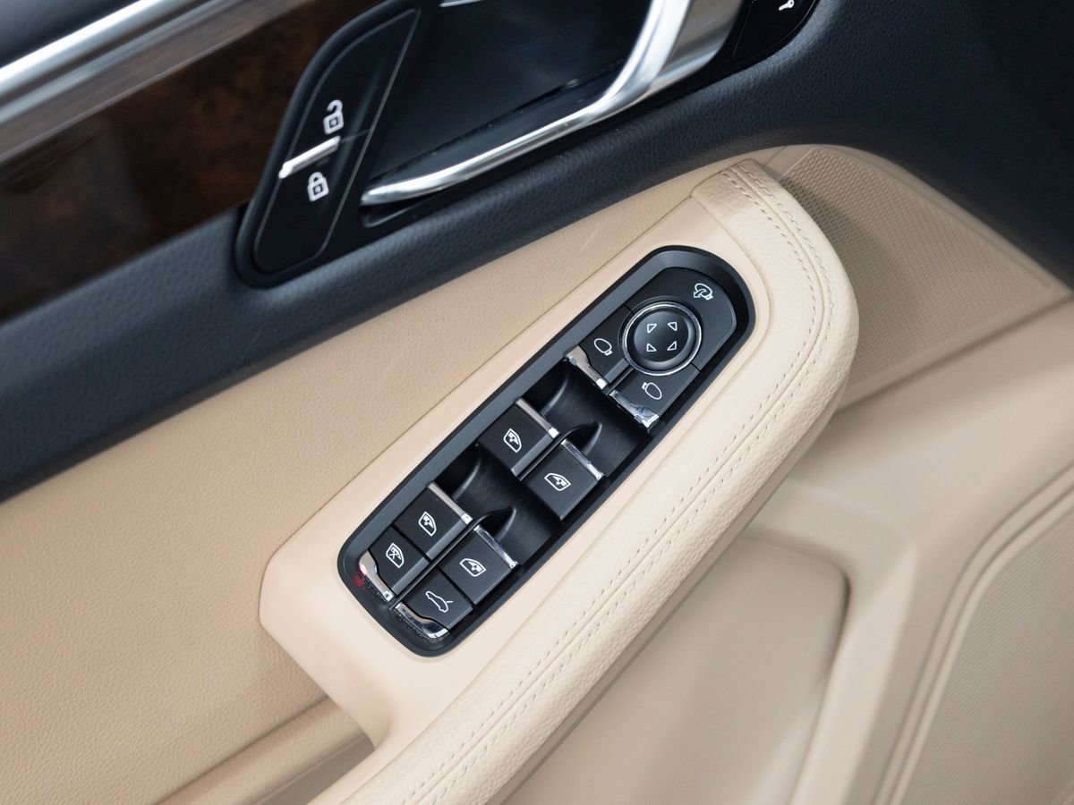Certified 2025 Porsche Macan image 25