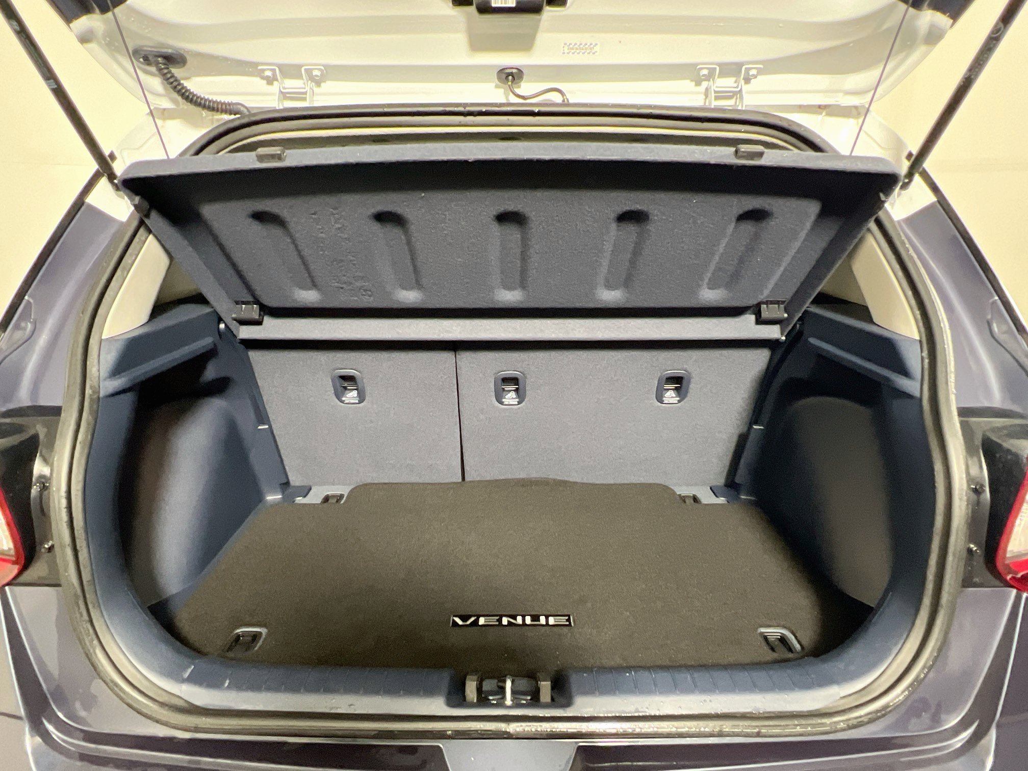 Used 2024 Hyundai Venue Limited FWD image 32