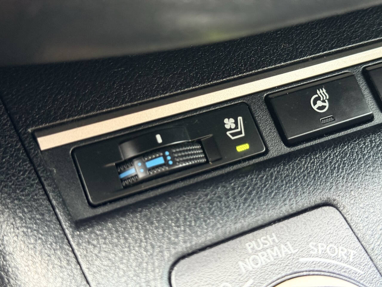 Used 2013 Lexus ES 350 FWD image 25