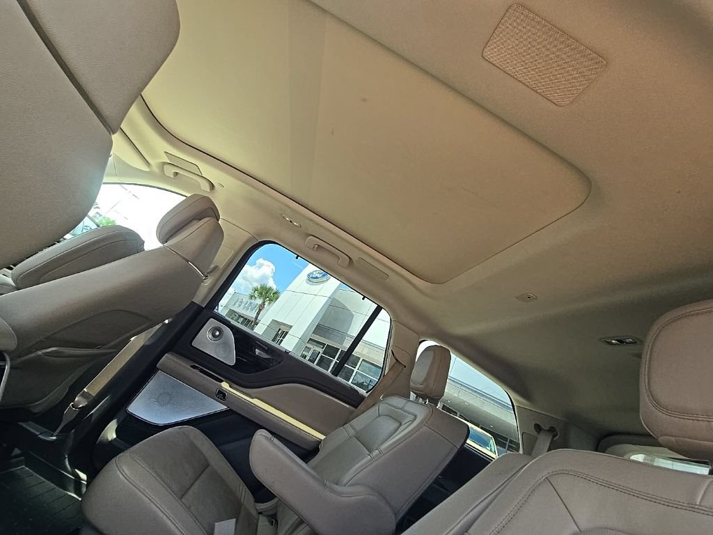 Used 2022 Lincoln Aviator Reserve w/ Equipment Group 201A RWD image 20