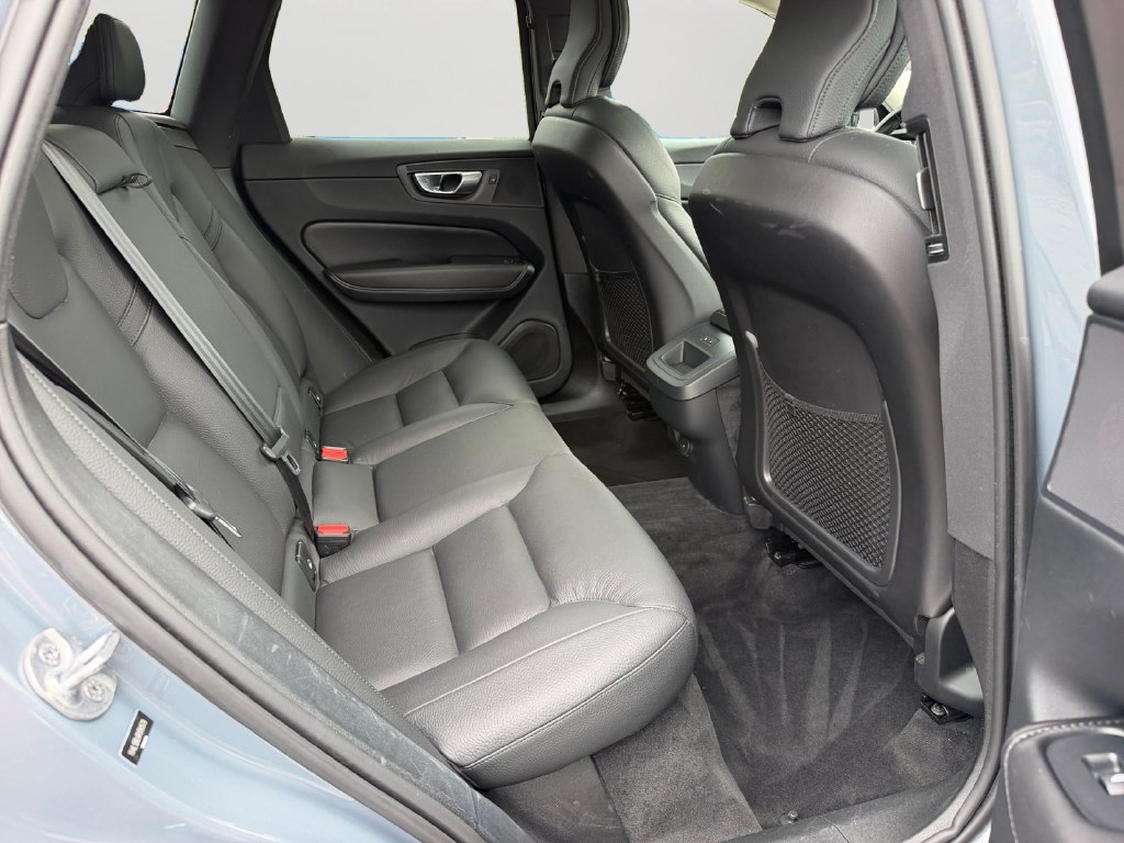 Certified 2024 Volvo XC60 B5 Plus w/ Protection Package Premier AWD/4WD image 9