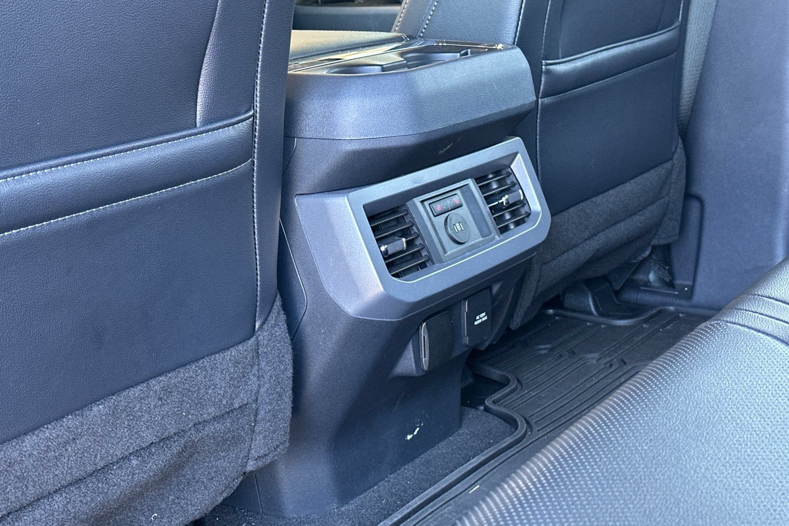 Used 2024 Ford F250 Lariat w/ FX4 Off-Road Package AWD/4WD image 15