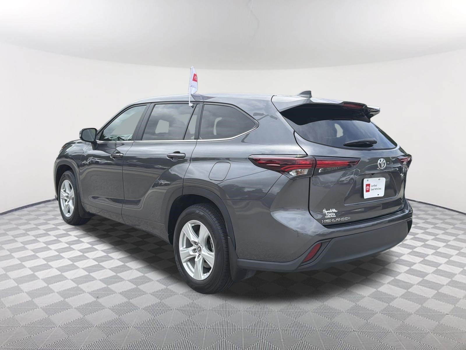 Certified 2025 Toyota Highlander LE FWD image 14