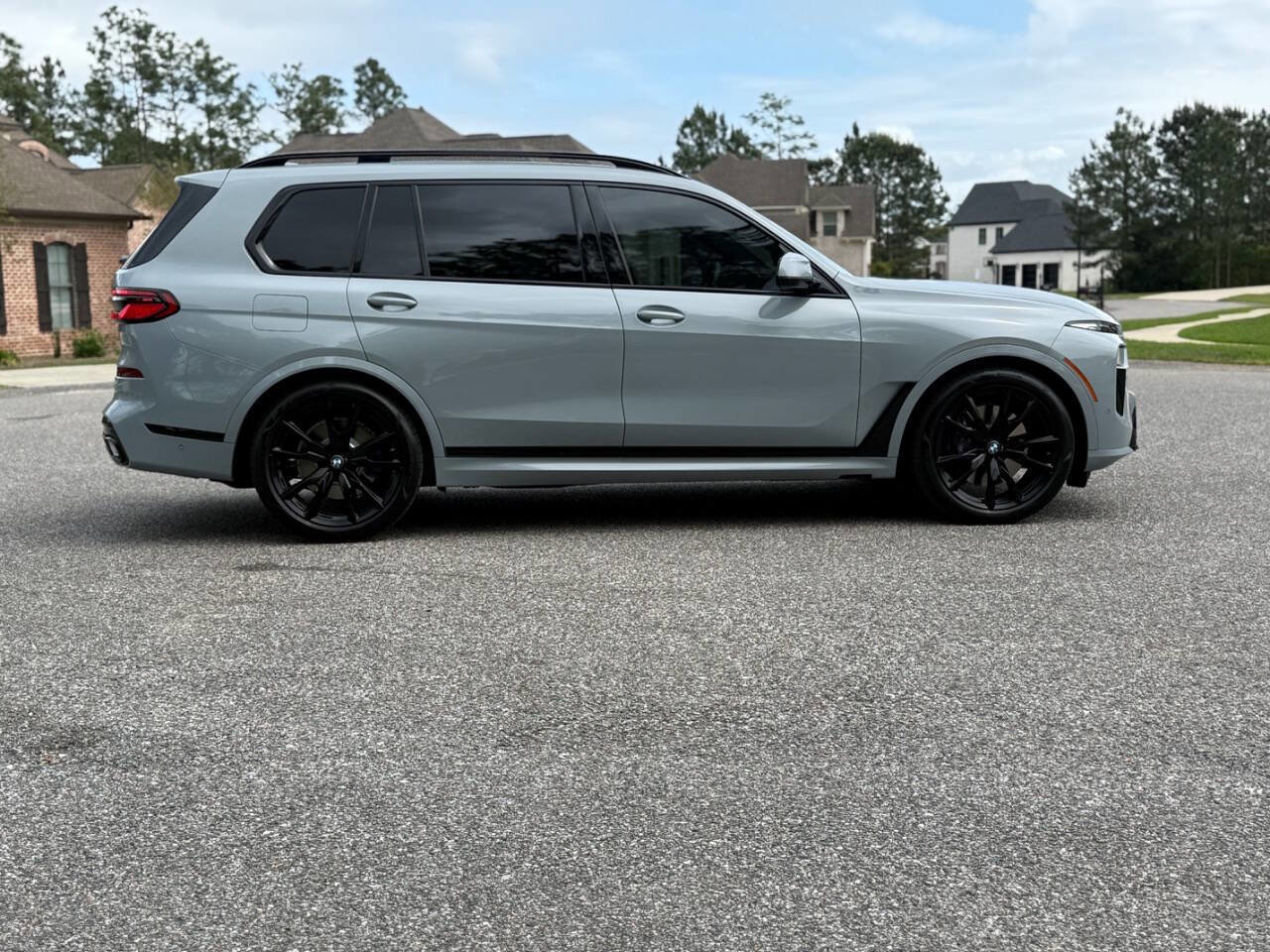 Used 2024 BMW X7 xDrive40i w/ Executive Package image 6