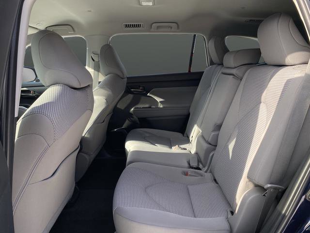 Used 2023 Toyota Highlander LE FWD image 27