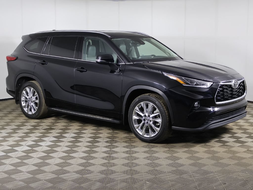 Used 2023 Toyota Highlander Limited AWD/4WD image 2
