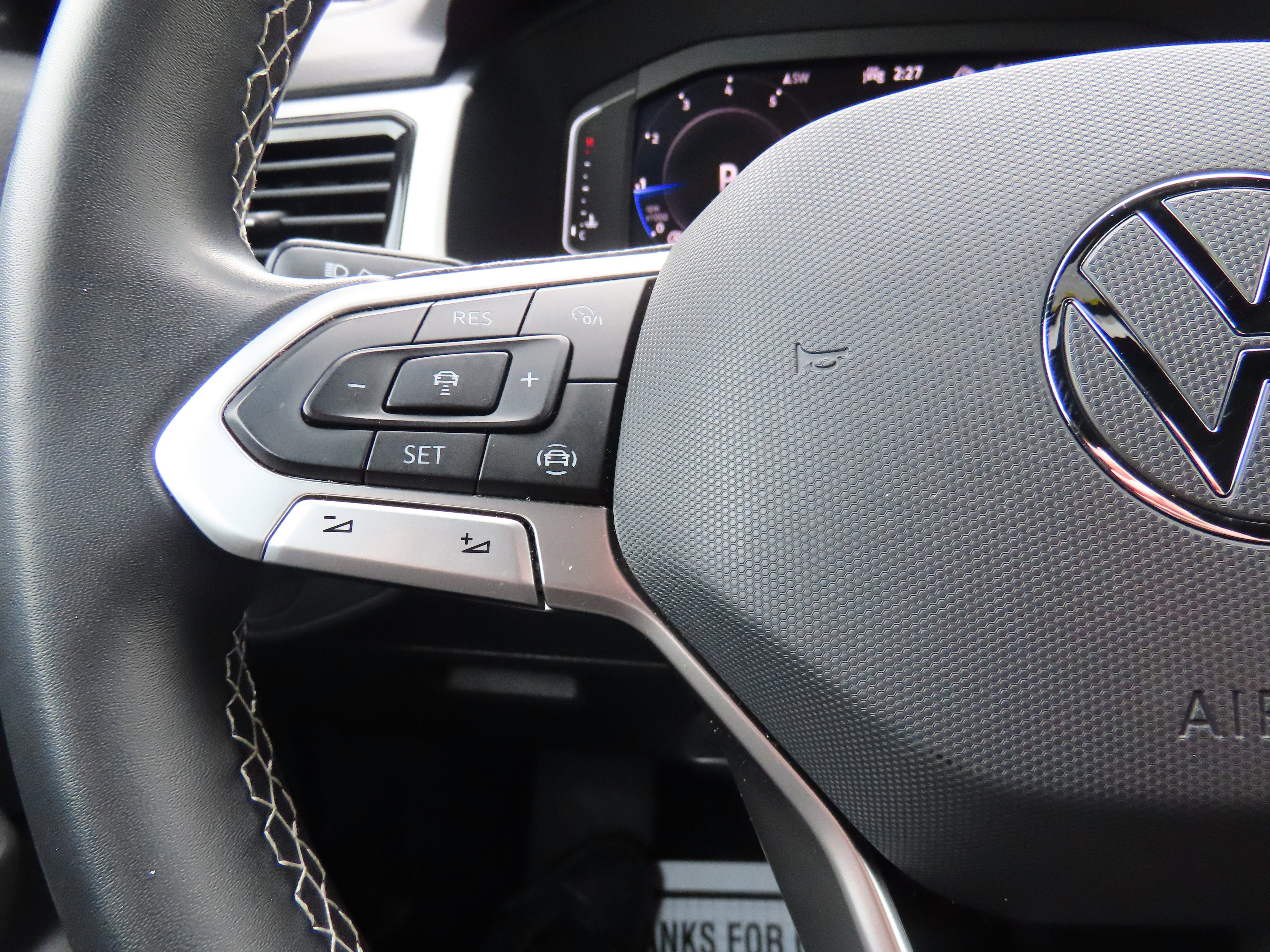 Used 2022 Volkswagen Atlas Cross Sport SE w/ Panoramic Sunroof Package image 34