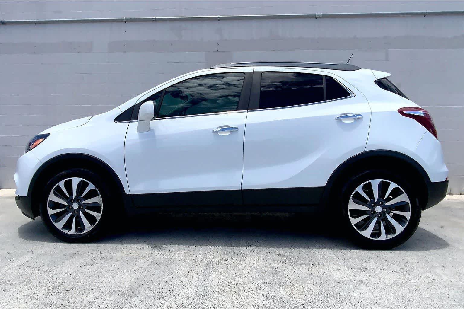 Used 2021 Buick Encore Preferred w/ Safety Package II FWD image 3